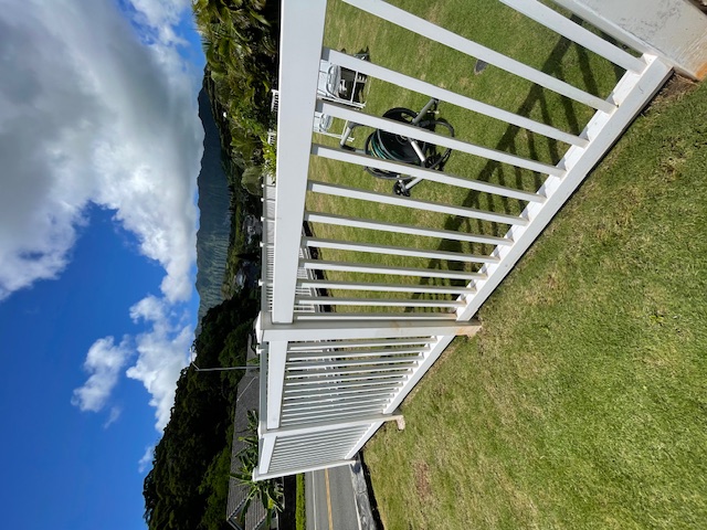 Flawless vinyl fence restoration right here in Kailua, Hawaii