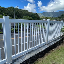 Flawless-vinyl-fence-restoration-right-here-in-Kailua-Hawaii 9