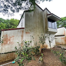 Remarkable-House-Wash-Transformation-in-Kaneohe-Hawaii 7
